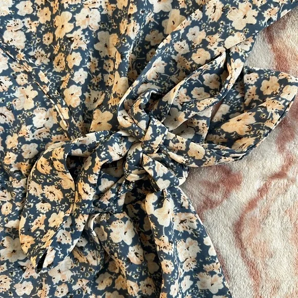 Sienna Sky Floral Off-Shoulder Women's Blouse Size Medium - Picture 7 of 7